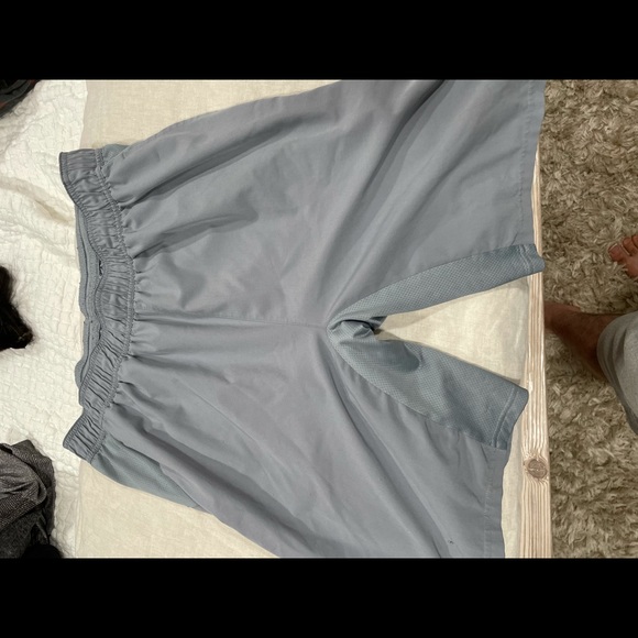 Ideology men’s medium grey shorts - Picture 4 of 5